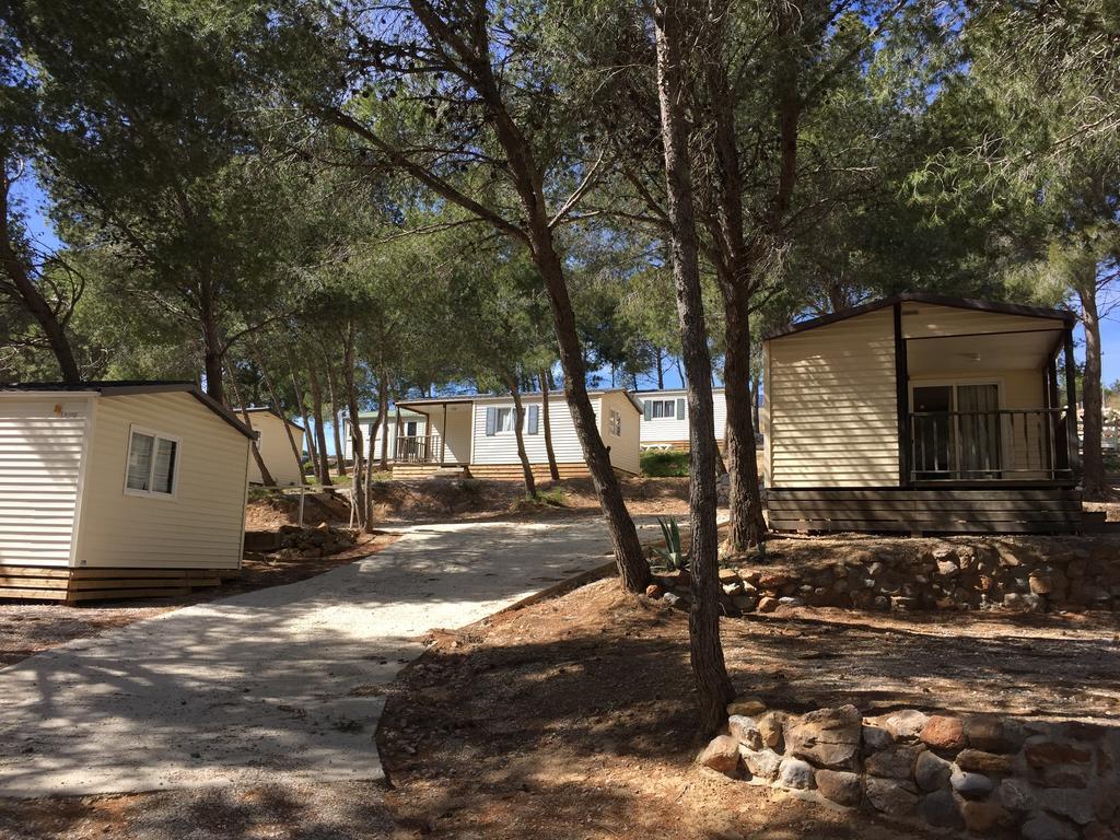 Camping Le Bois De Pins Salses-le-Château Kamer foto
